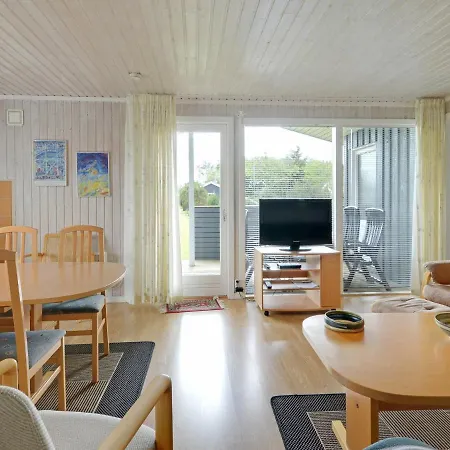 Сasa de vacaciones Three-bedroom Holiday In 97